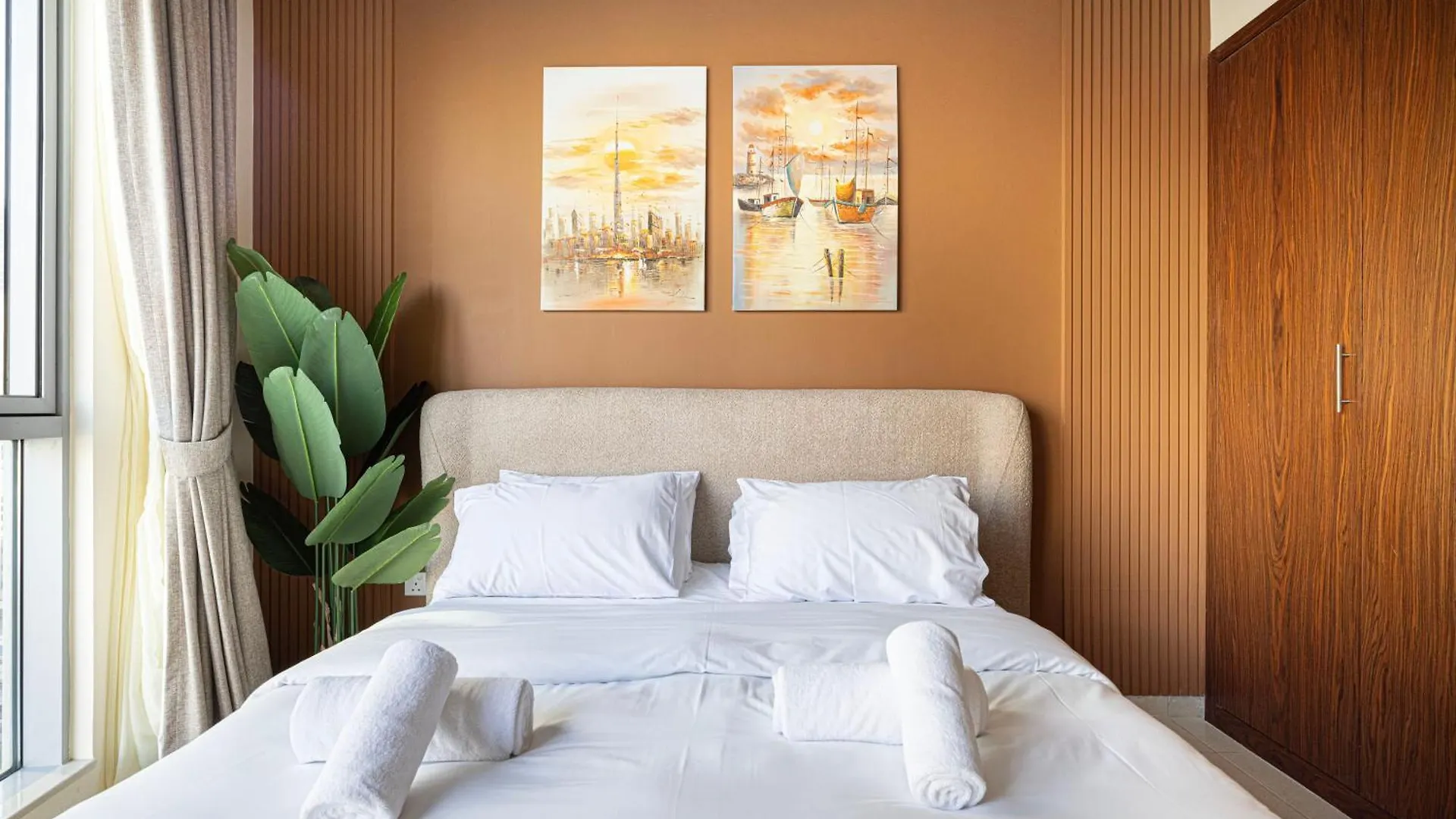 Stunning 2Br Iconic Burj & Fountain View Apartment Dubai