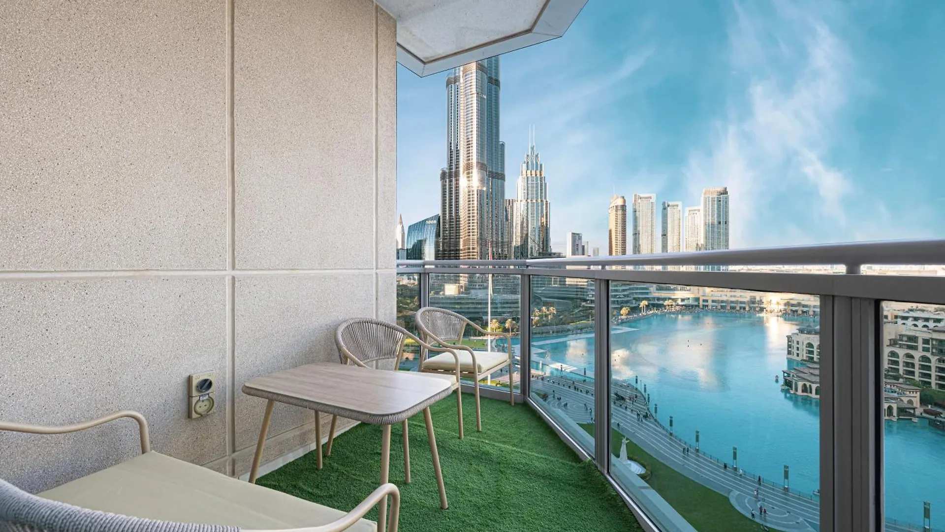 Stunning 2Br Iconic Burj & Fountain View Apartment Dubai
