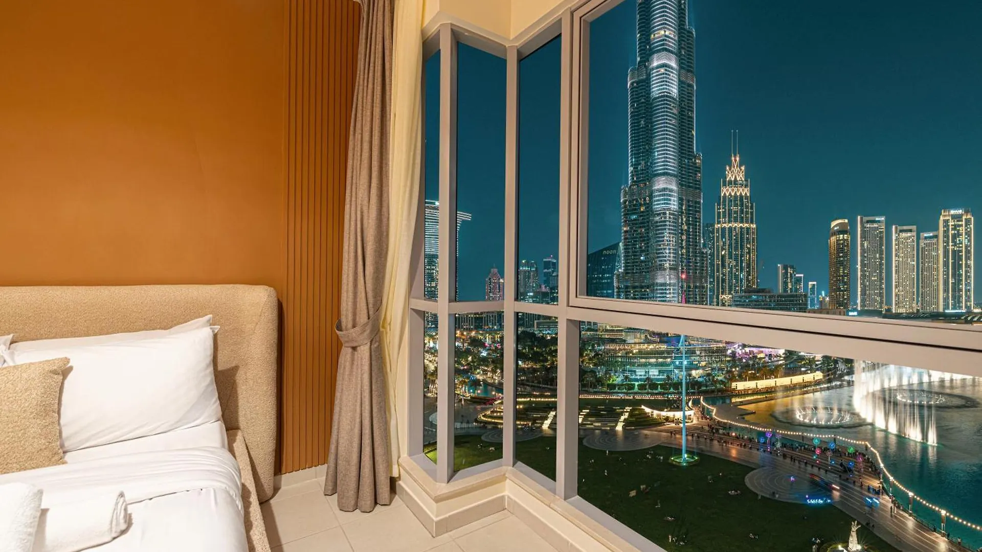 Stunning 2Br Iconic Burj & Fountain View Apartment Dubai