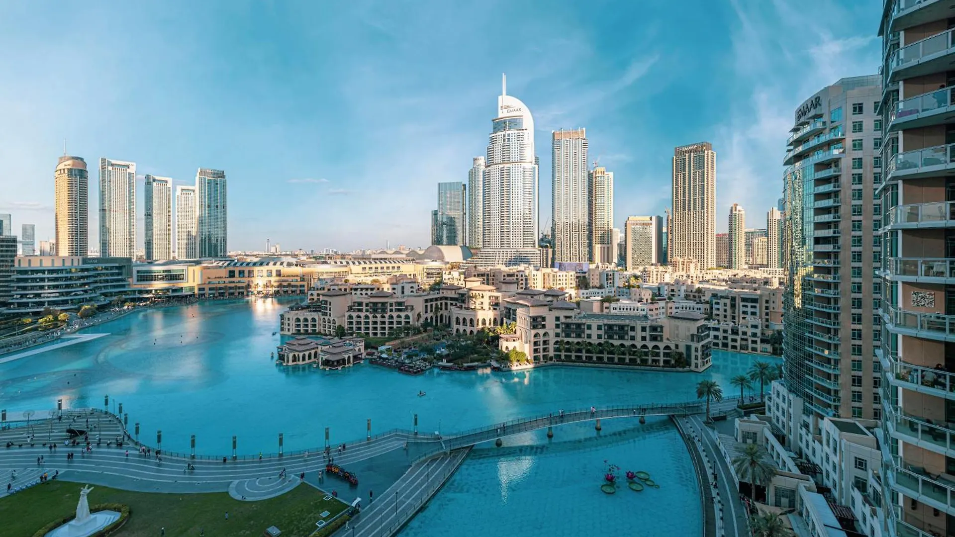Stunning 2Br Iconic Burj & Fountain View Apartment Dubai