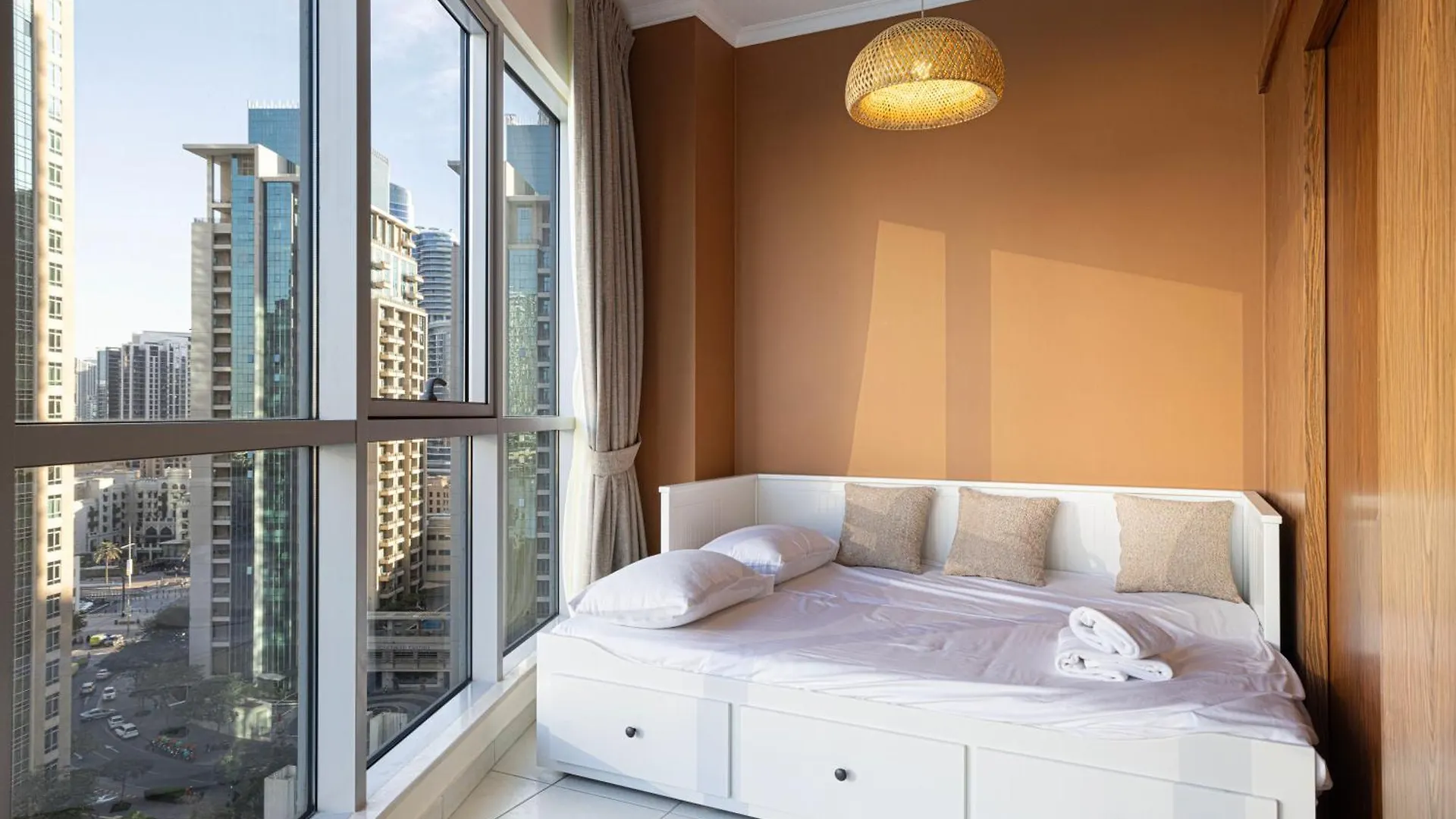 Stunning 2Br Iconic Burj & Fountain View Apartment Dubai 0*,