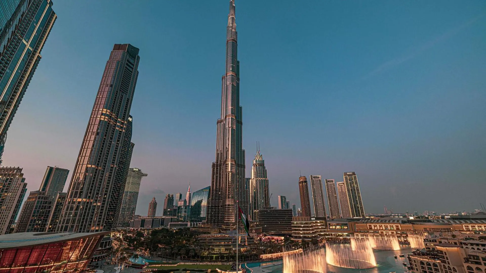 Stunning 2Br Iconic Burj & Fountain View Apartment Dubai