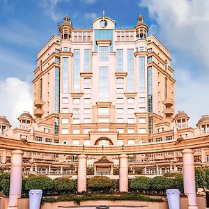 5* Hotel Swissôtel Al Murooj